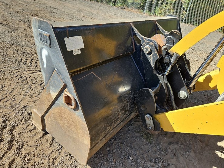 2022-caterpillar-440-image-12