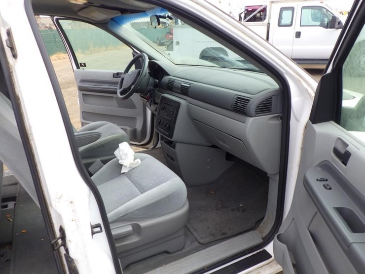 2004-ford-freestar-image-7