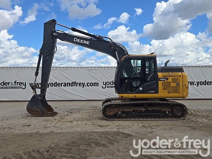 2022-deere-130g-image-2