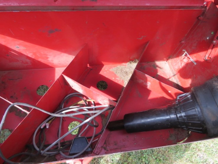 new-holland-575-image-8