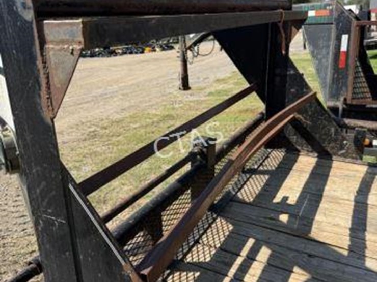 #201-•-2015-texas-bragg-25'-utility-gooseneck-trailer-image-19