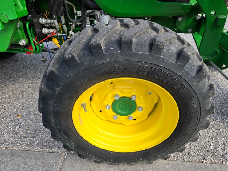john-deere-4044r-image-41