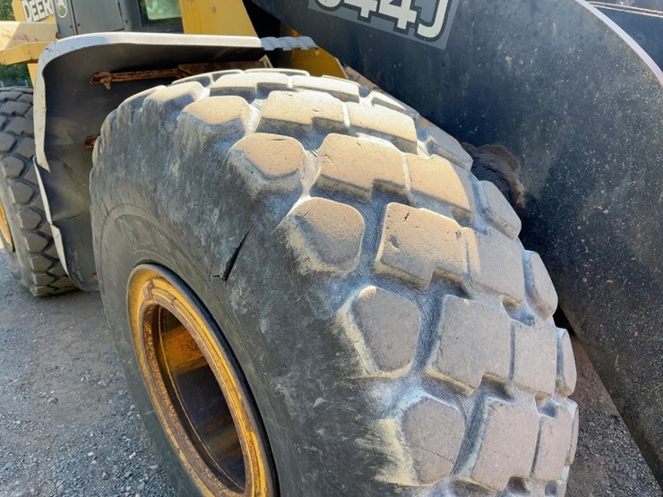 2005-deere-644j-image-12
