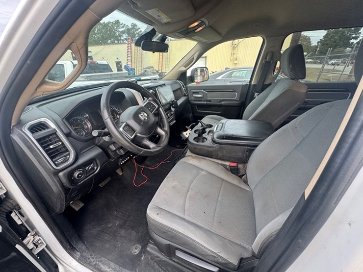 2019-ram-2500-big-horn-image-6