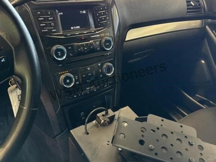 2017-ford-explorer-image-18
