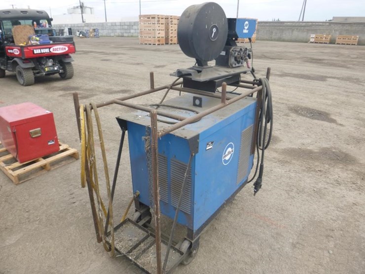 miller-mc-300-vs-welder-power-source-image-3