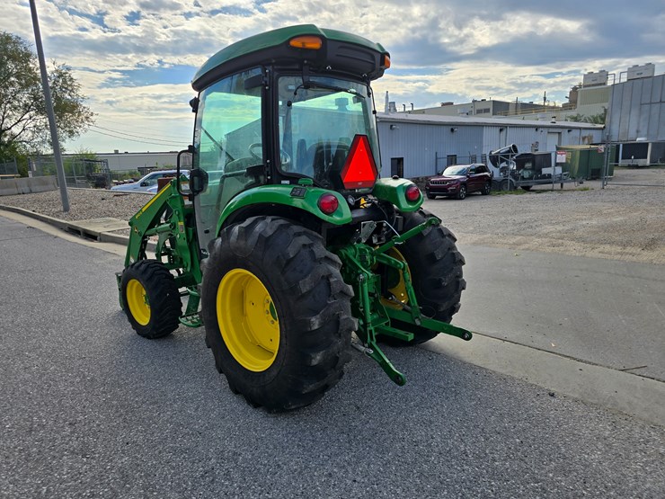 john-deere-4044r-image-12