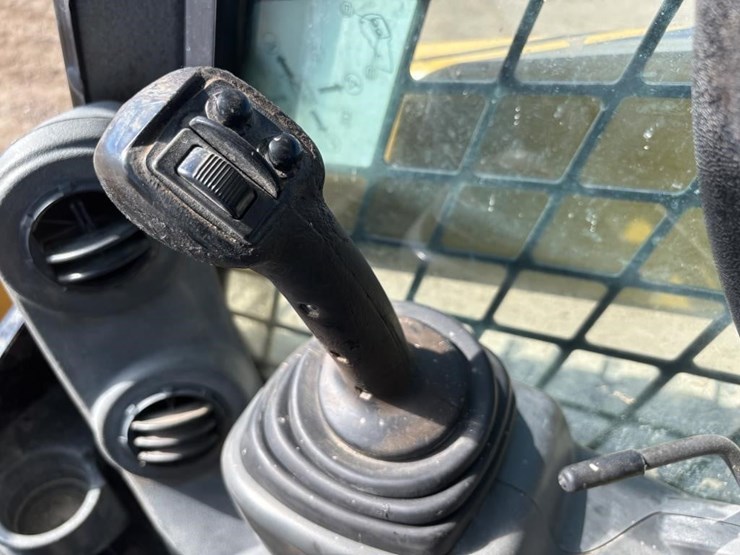 2016-caterpillar-299d2-xhp-image-24