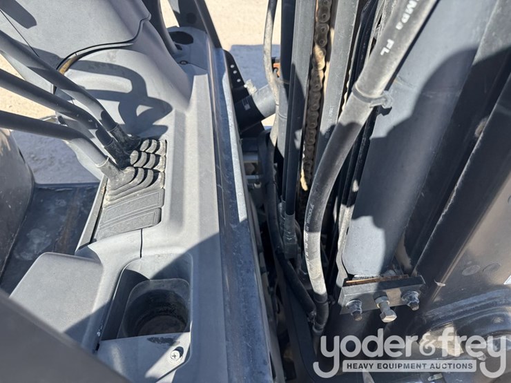 2017-nissan-fhd30t5v-image-10