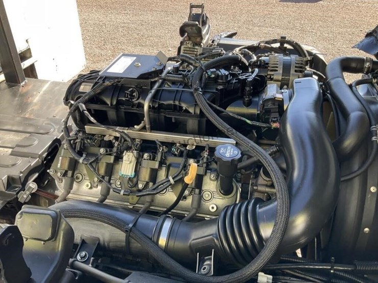 2015-isuzu-npr-image-11