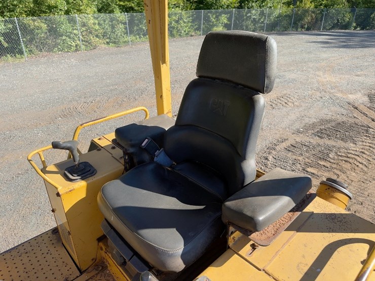 1996-caterpillar-d3c-xl-image-31