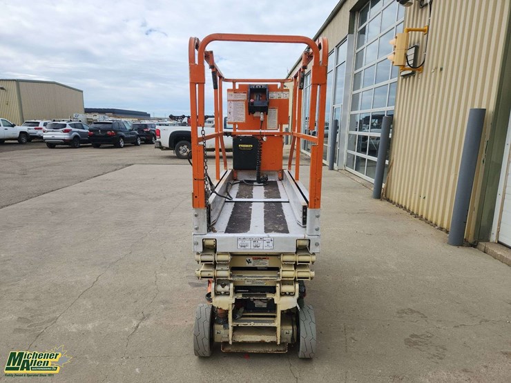 2005-jlg-1930es-image-15