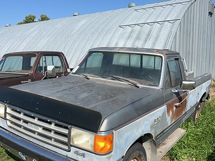1987-ford-xlt-half-ton-lariat-four-wheel-drive-pick-up,-six-cylinder-gas,-lockouts,-believed-to-run,-didn’t-try-starting-it-image-8