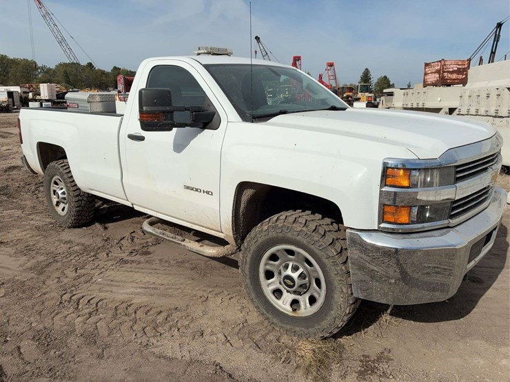 2015-chevy-silverado-3500hd-image-12