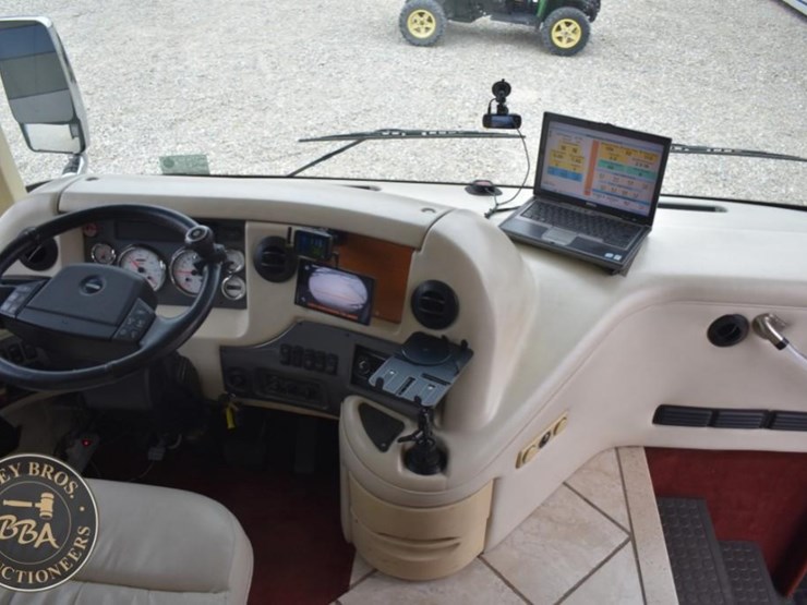 2006-thor-motor-coach-mandalay-40e-38083-image-40