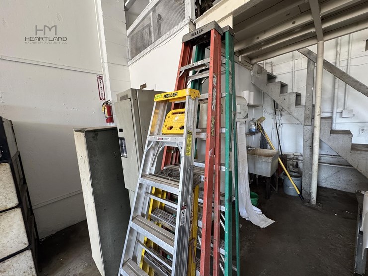 lot-of-(4)-assorted-ladders-lot-of-(4)-assorted-ladders-image-2