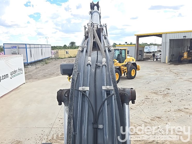 2022-deere-130g-image-55