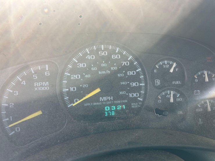 2000-gmc-new-sierra-sl-4wd-pickup-truck-with-snowplow-attachment-image-6