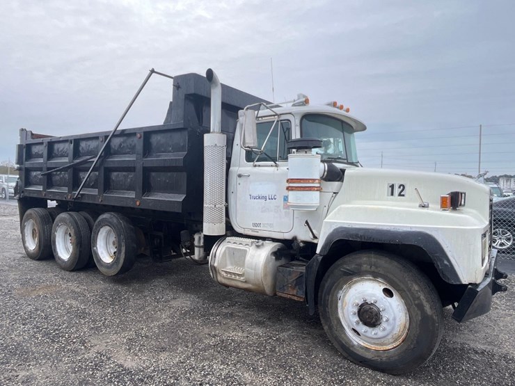 2001-mack-rd-dump-truck-image-4
