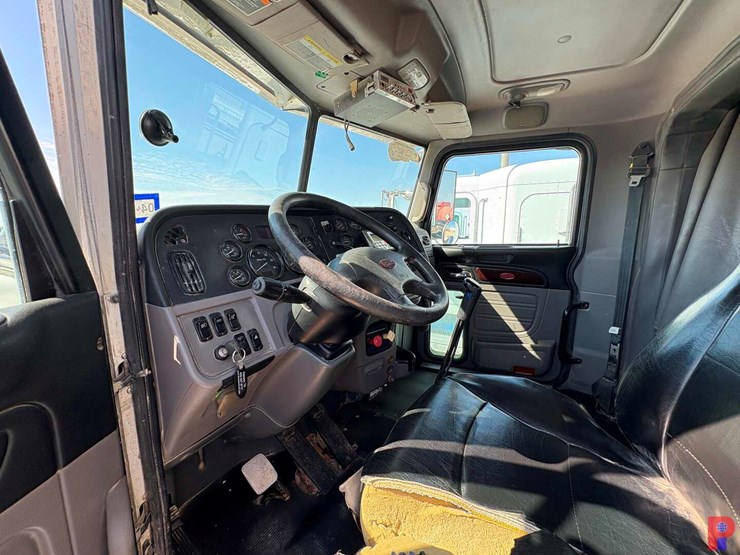 2012-peterbilt-367-image-9