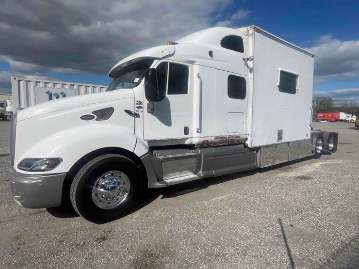 2001-peterbilt-387-image-1