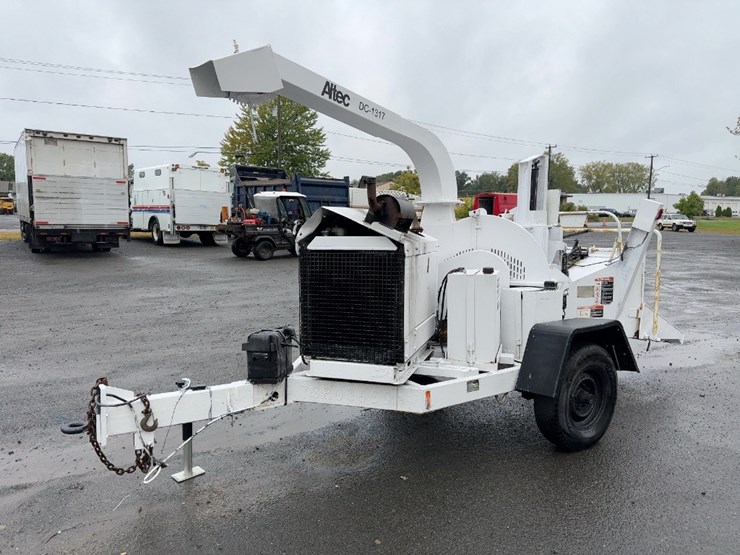 altec-tow-behind-wood-chipper-image-1