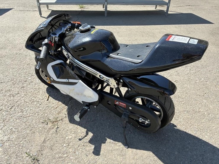 gas-powered-pocket-bike-image-4