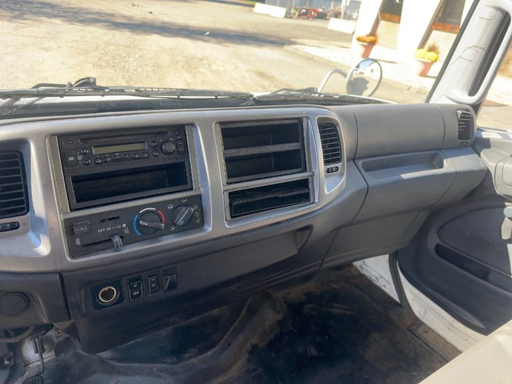 2009-hino-185-image-19