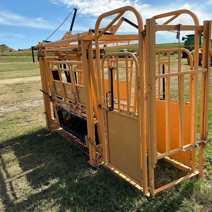 Foremost Chute & Palpation Cage