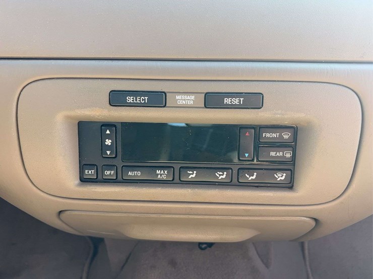2000-lincoln-town-car-sedan-image-32