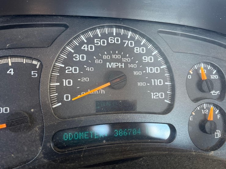 2005-gmc-sierra-pickup-truck-image-6