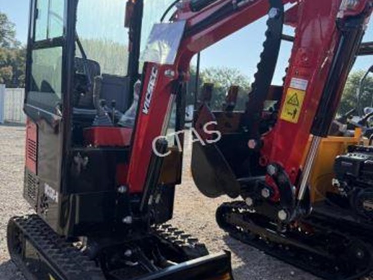 #50-•-mini-excavator---gas---*broken-front-glass*-image-2