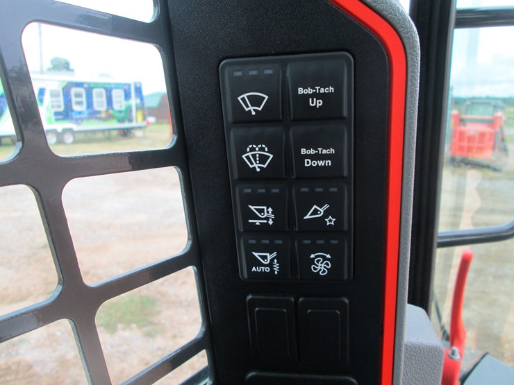 2022-bobcat-t76-image-27