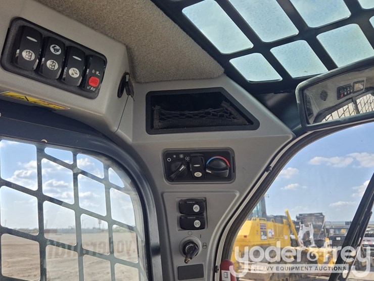 2016-caterpillar-232d-image-40