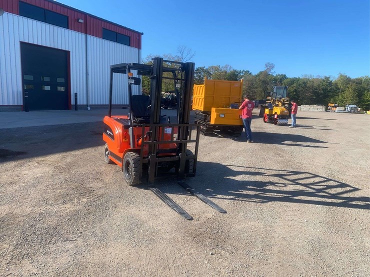 2-ton-electric-forklift-image-3