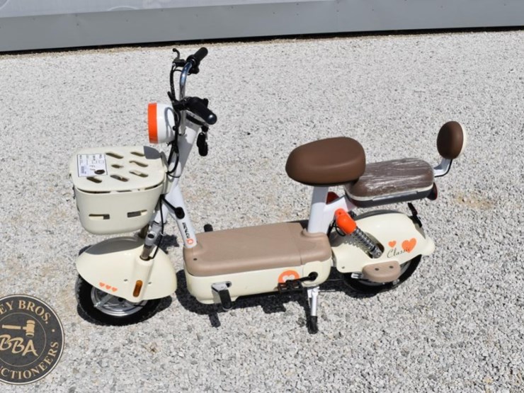 electric-scooter-with-front-basket-and-rear-seat-image-2