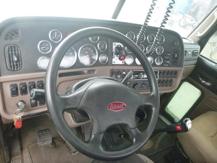 2012-peterbilt-389-image-16