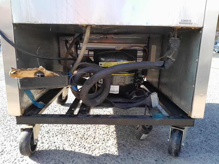 lot#-635-true-manufacturing-co.-refrigerator-image-4