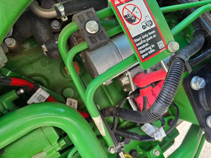 john-deere-4044r-image-62
