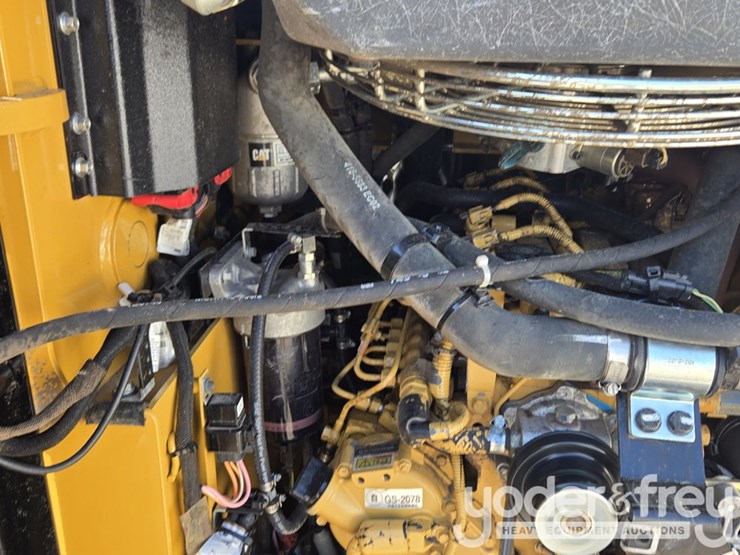 2016-caterpillar-232d-image-29