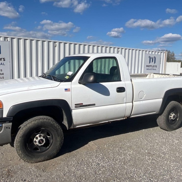 2005 GMC Sierra Pickup Truck