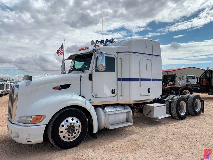 2012-peterbilt-386-image-1