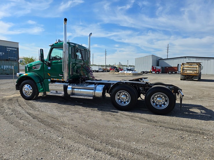 2019-peterbilt-567-image-13