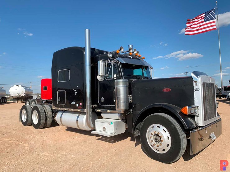 2002-peterbilt-379-image-1