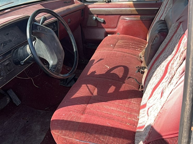 1987-ford-xlt-half-ton-lariat-four-wheel-drive-pick-up,-six-cylinder-gas,-lockouts,-believed-to-run,-didn’t-try-starting-it-image-22