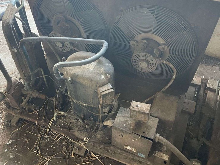 mueller-2000-gallon-milk-tank-image-14