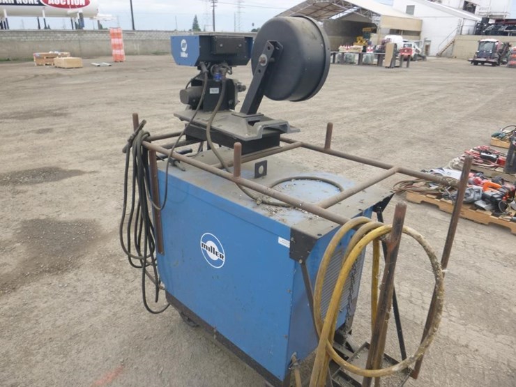 miller-mc-300-vs-welder-power-source-image-4