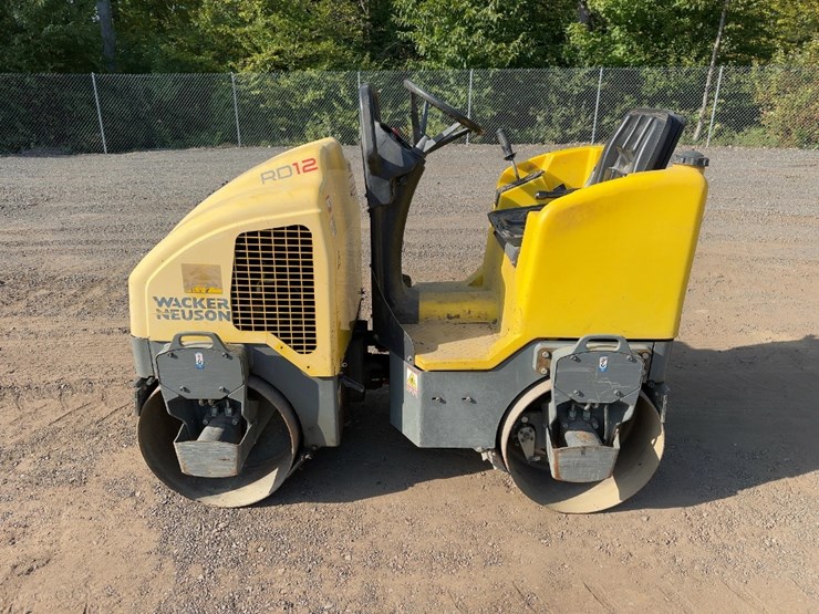 wacker-neuson-rd12-double-drum-vibratory-roller-image-2