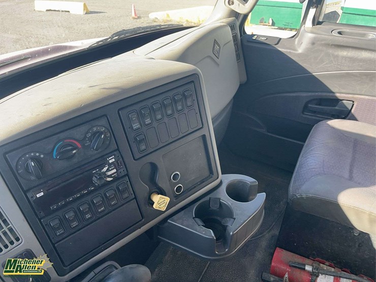 2014-international-durastar-4300-image-13