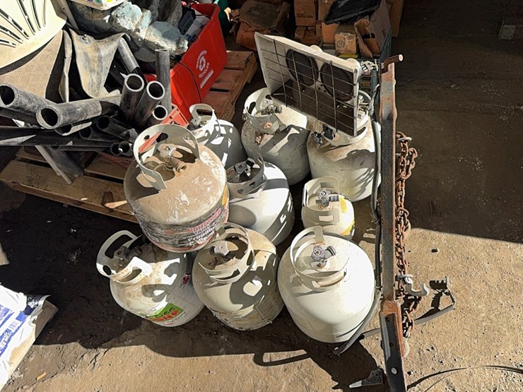 propane-tanks-w/-heaters-support-equipment-image-1